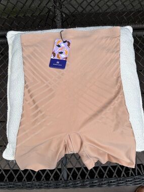 Honeylove SuperPower All-over Sculpt Short. XL